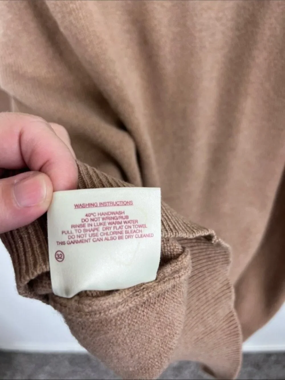 Alan Paine Lambswool V Neck Made in England Sweater in Coffee
